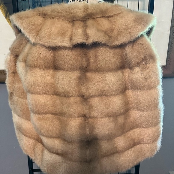 Elegant Mink Tan Fur Shawl Wrap - Picture 8 of 12